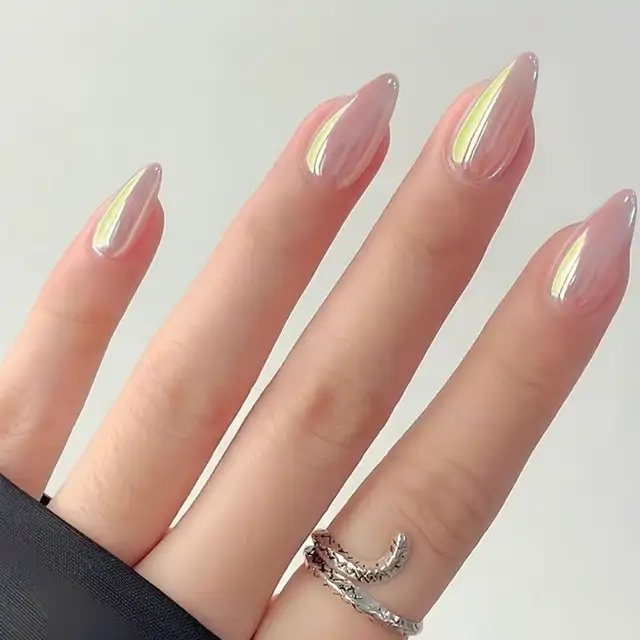 Uñas aurora, la tendencia de manicuras que adoran las chicas pijitas porque no es la "típica francesa"
