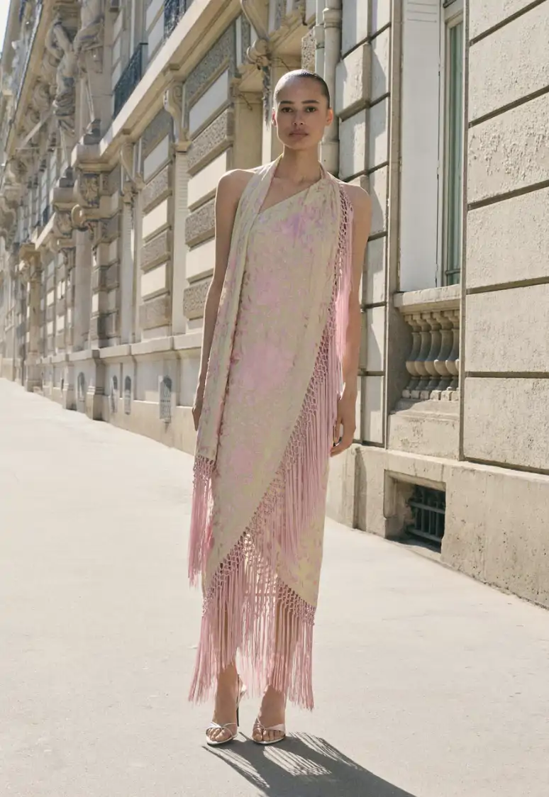 Vestido asimétrico bordado flecos