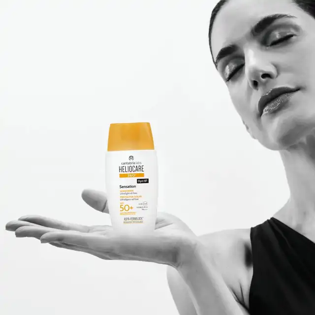 Descubre el fotoprotector premiado que te protege del daño solar al mismo tiempo que elimina los brillos