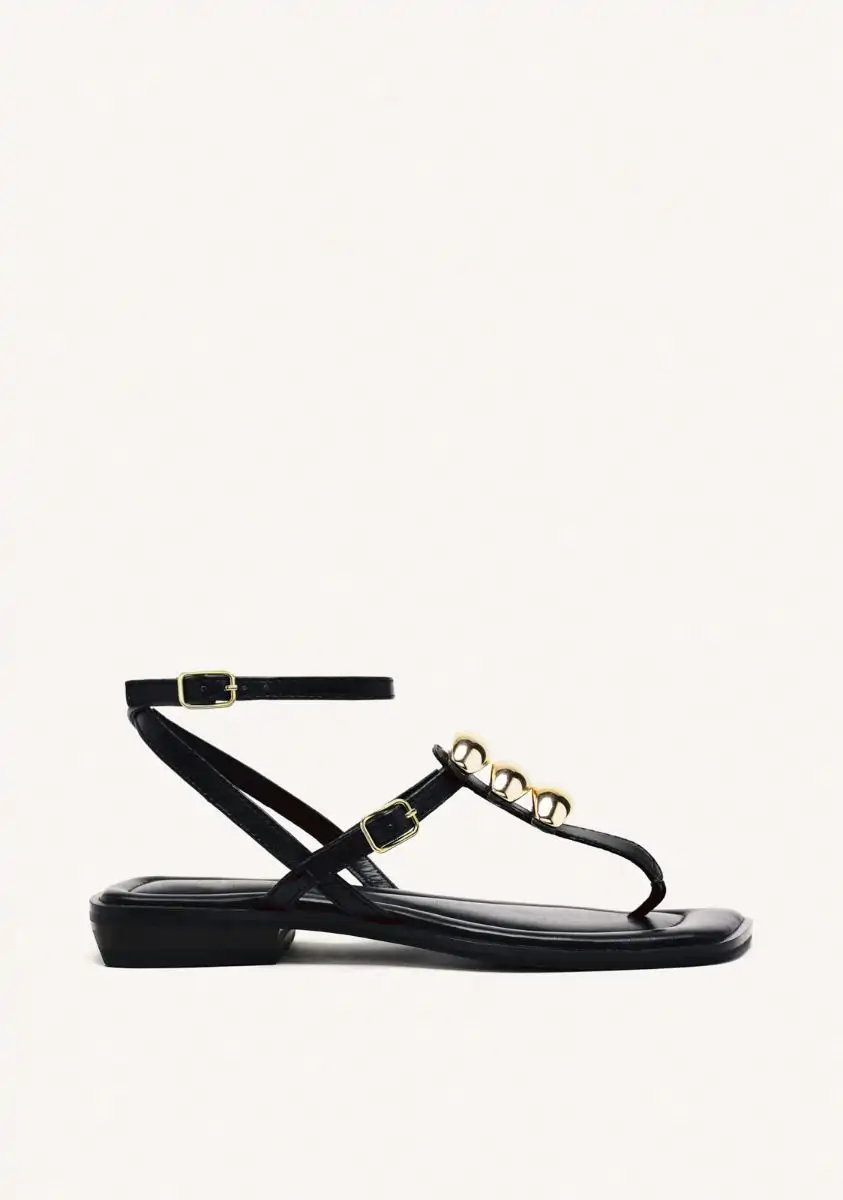 Sandalias griegas con apliques metálicos
