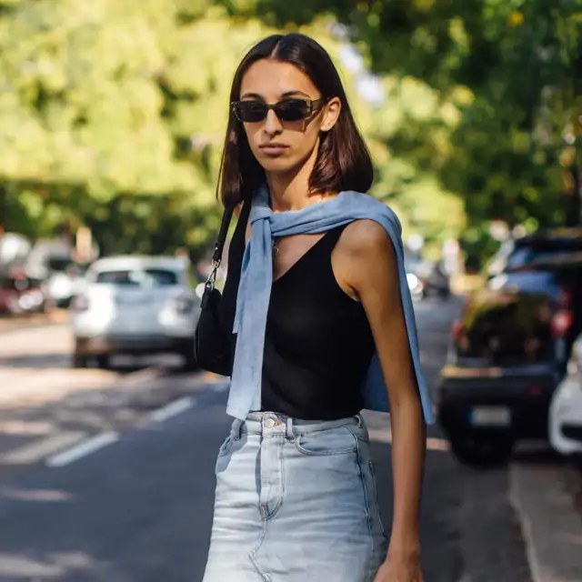 Cómo llevar falda vaquera esta temporada: 'looks' muy fáciles de copiar (VÍDEO)
