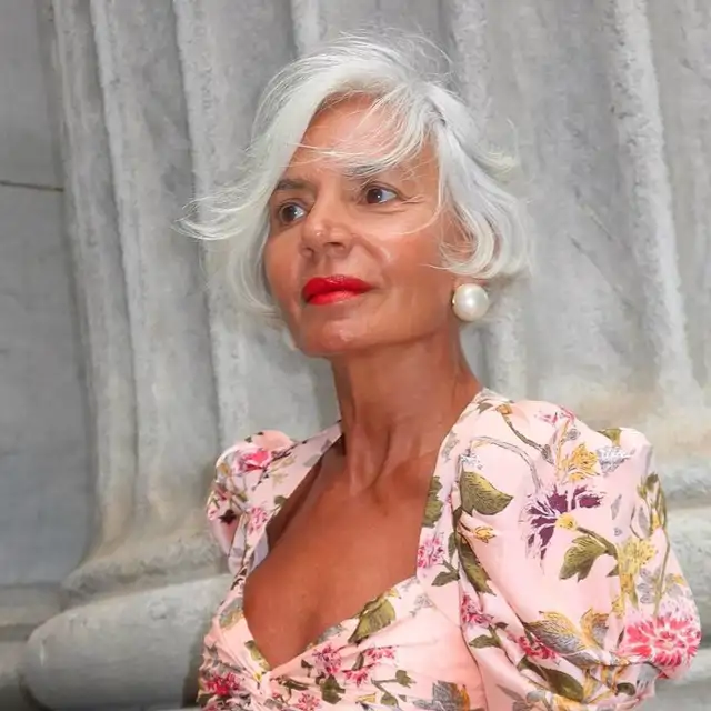 Ni sol ni autobronceador: esta es la crema corporal con color que están agotando las mujeres 50+ para una piel con brillo