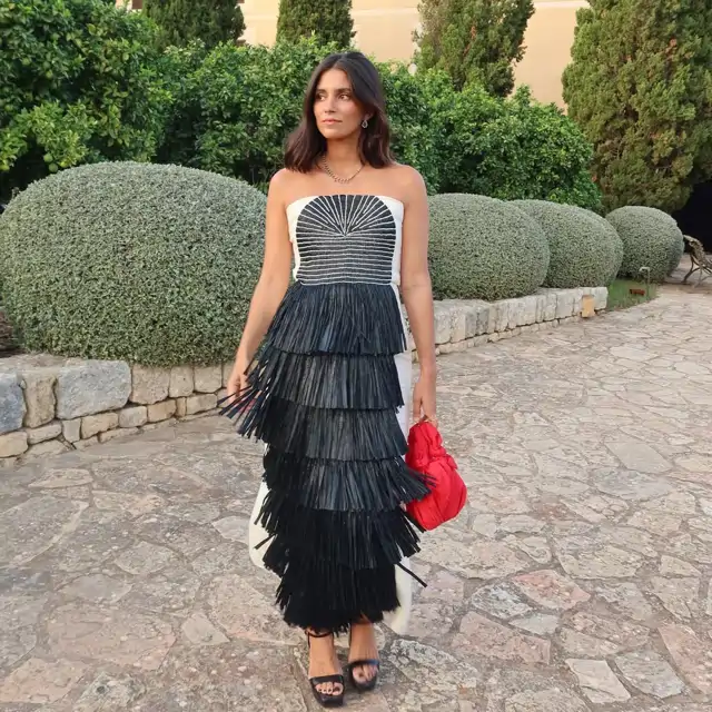 Media España hace cola en H&M para conseguir estos 5 vestidos de invitada: bonitos, elegantes y con efecto vientre plano