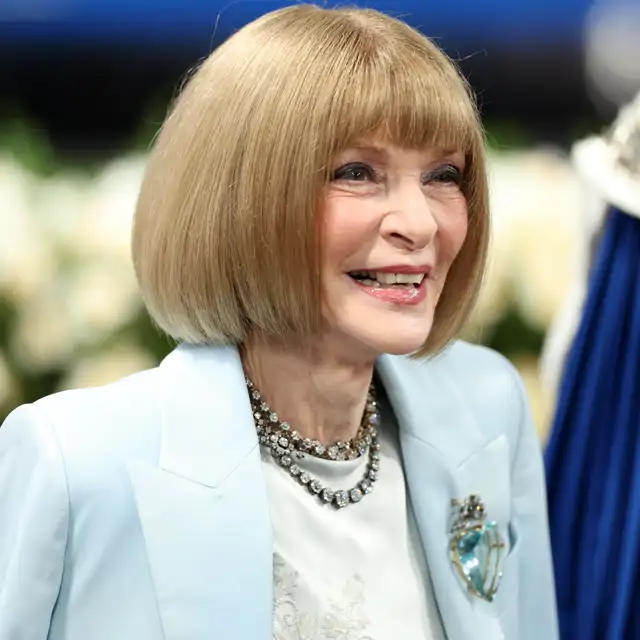 Los mejores looks de Anna Wintour en la Met Gala: la reina de los estampados florales