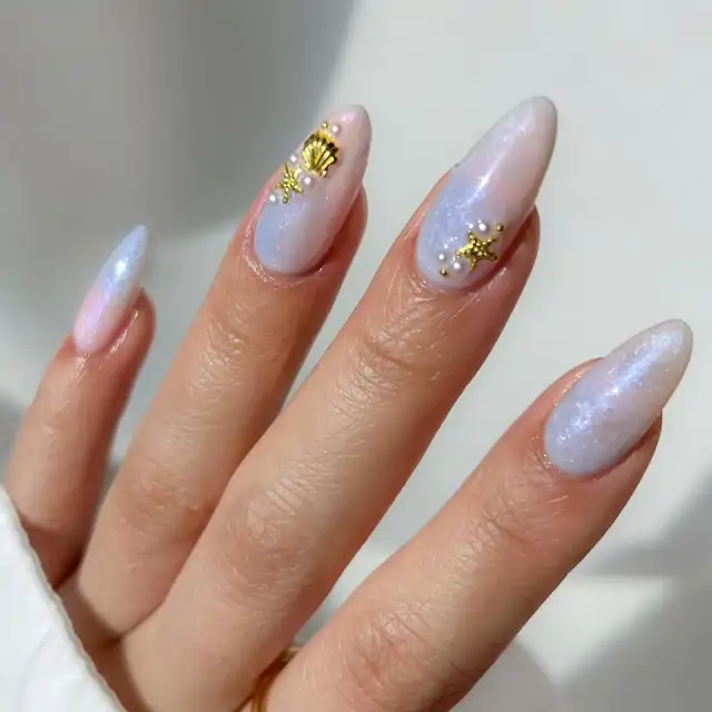 Si tuviera que pintarme las uñas en junio, elegiría estas 5 ideas elegantes pero coloridas que llevan las pijitas madrileñas