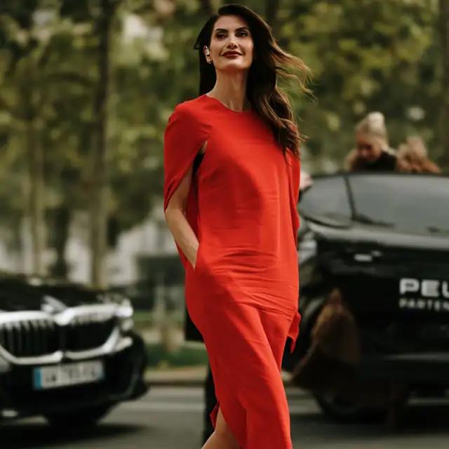 Confirmado por mi madre nórdica de 52 años: este vestido de Zara (que aprobaría Marta Ortega) hace tipazo y es súper barato
