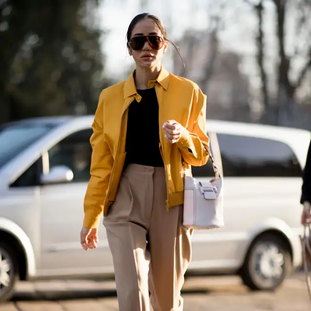 Vuelven a Skechers las zapatillas con plataforma que usaban nuestras madres para caminar: son modernas, cómodas y elegantes con vaqueros