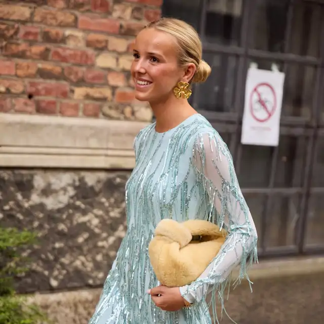 Soy fan de Zara y este es el vestido que yo me pondría si tuviera una boda en verano: con cuello halter, fresquito y solo cuesta 40 euros
