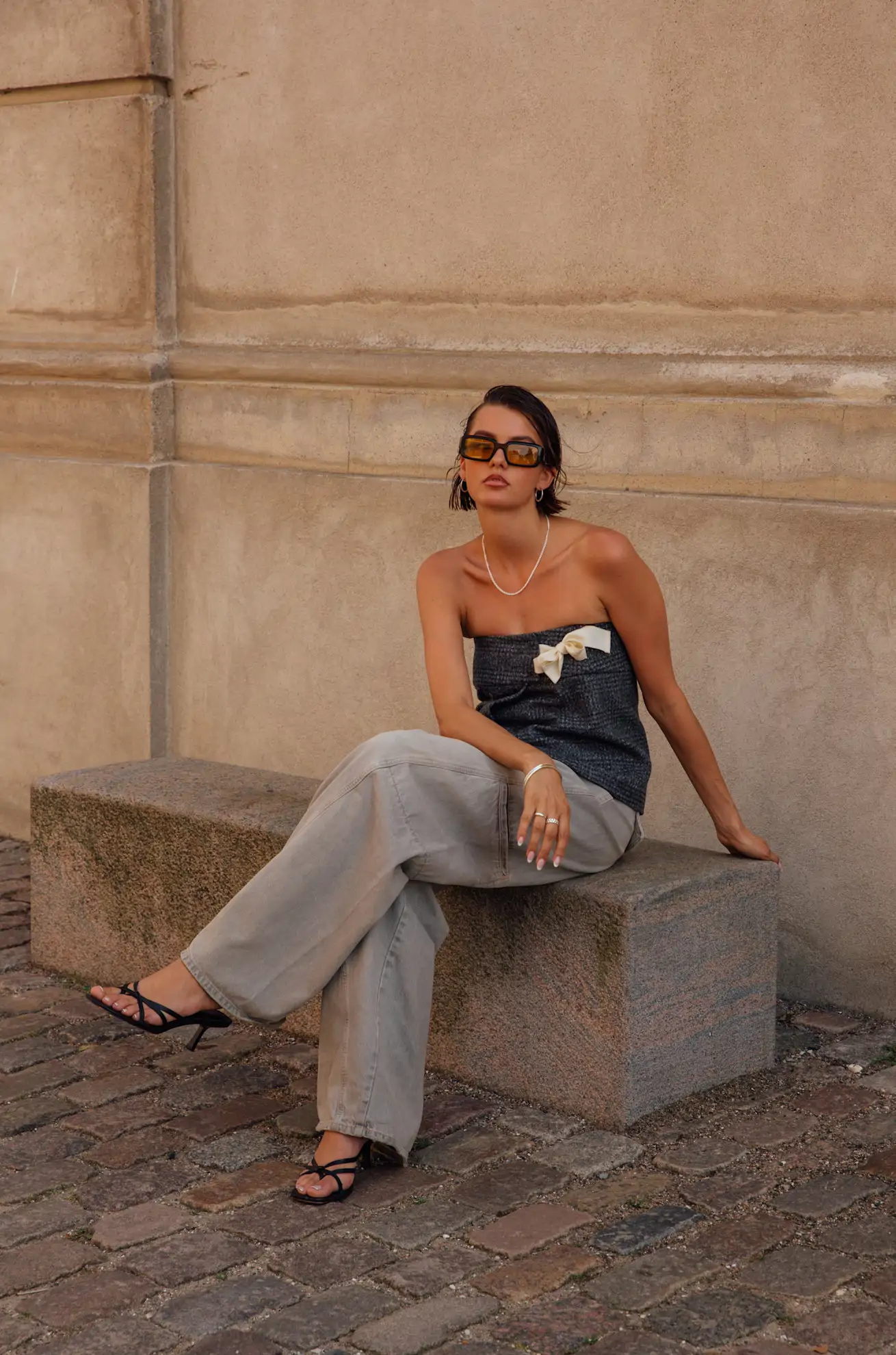 'Look' con sandalias mule