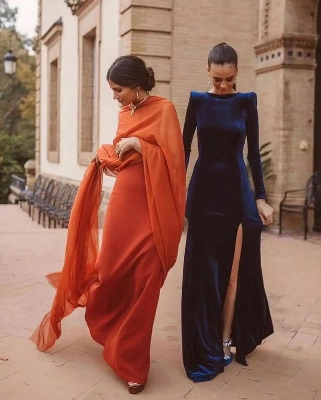 Cómo vestir en una boda de invierno: colores atemporales (teja o azul petróleo)