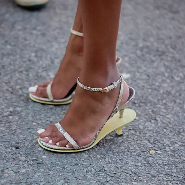 Si tuviera que una pedicura para un evento, elegiría una de estos 10 diseños de uñas para los pies: elegantes y en tendencia