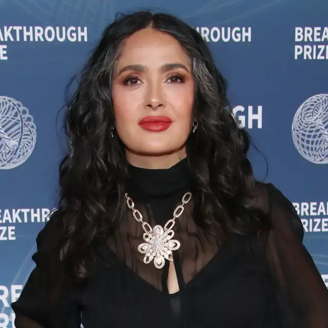 Salma Hayek sobre si el pelo gris envejece a los 58 años: "Son las canas de la sabiduría"