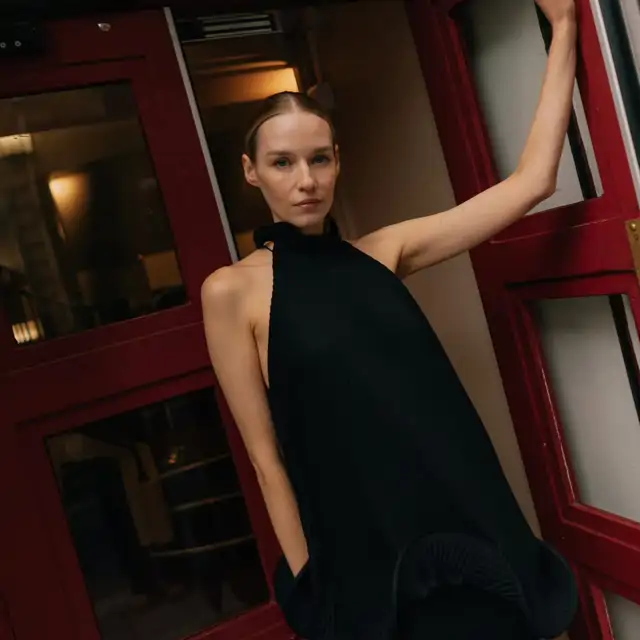 10 vestidos de madrina de boda en tendencia, elegantes e ideales para mujeres de 60 años