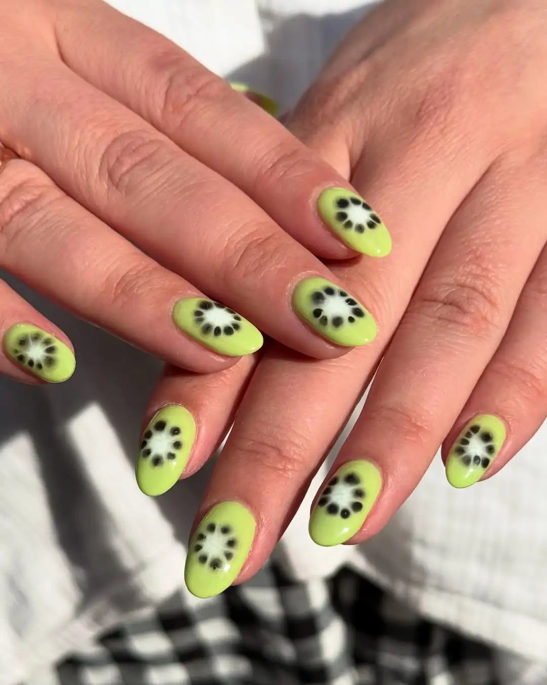 uñas kiwi