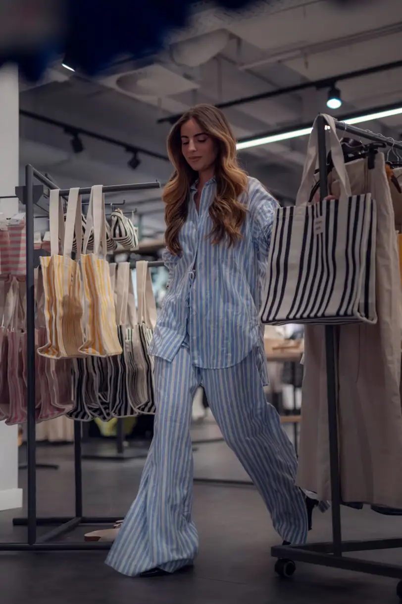 Marta Cepeda con look pijamero de C&A