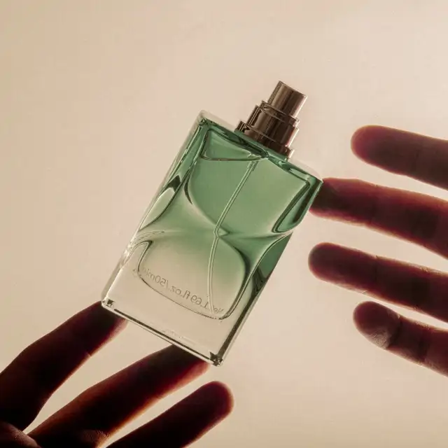 5 perfumes exclusivos, elegantes y con un toque oriental súper sofisticado que querrás llevar todo el verano