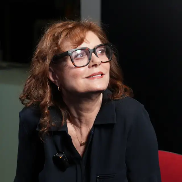 Susan Sarandon (78 años): "La belleza se trata de compromiso y confianza. Hagas lo que hagas siéntete segura ya sea usando máscara de pestañas, labial o manteniéndote hidratada"