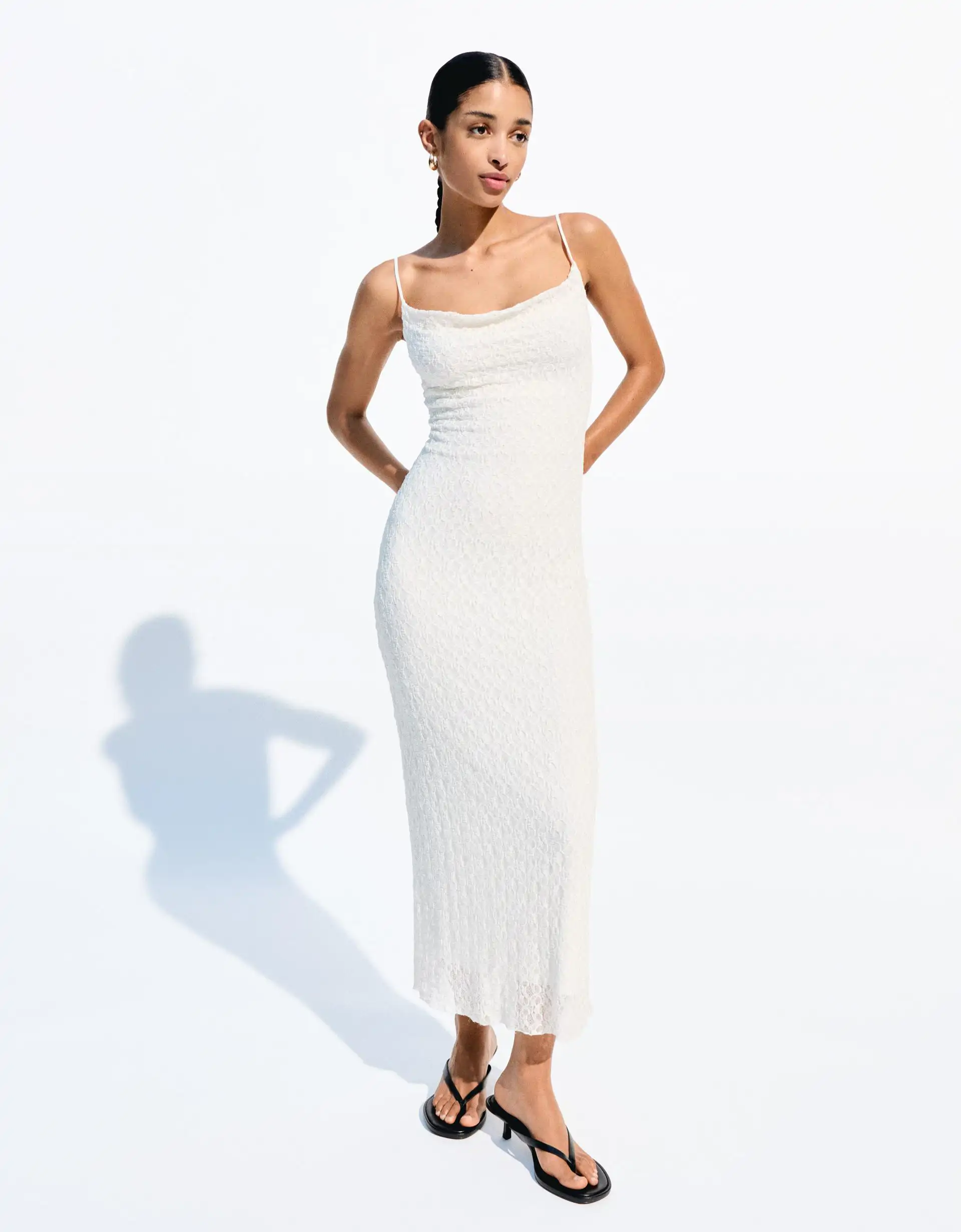 Vestido Midi Blonda Encaje