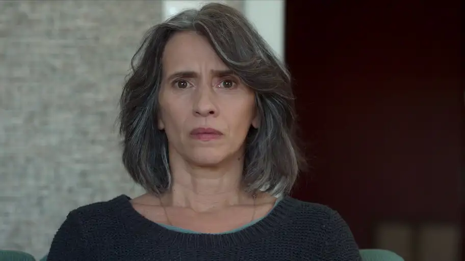 sara la mujer en las sombras
