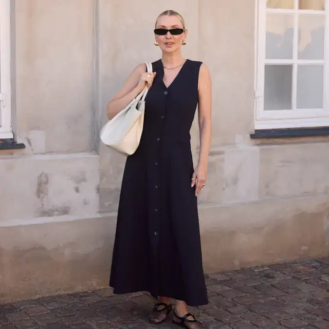 Zara está triunfando con esos 5 vestidos camiseros largos recién llegados: son elegantes y fresquitos para la ola de calor 