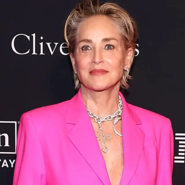 Sharon Stone (67 años): "Cuando tenía 12 años, mi madre me dio un bote de crema y me dijo: «Ponte esto mañana y noche y no te pongas mucho jabón en la cara. Me lo agradecerás»”
