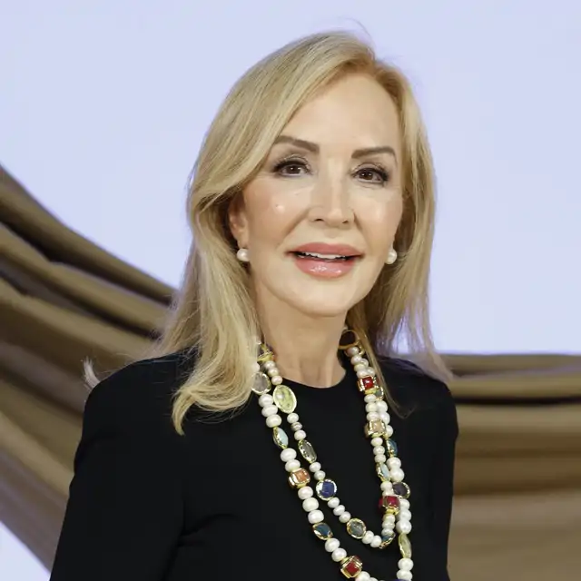Carmen Lomana (76 años), sobre su crema corporal con retinol para la flacidez: "La aplico donde más lo necesito como en brazos, escote, muslo y rodillas"