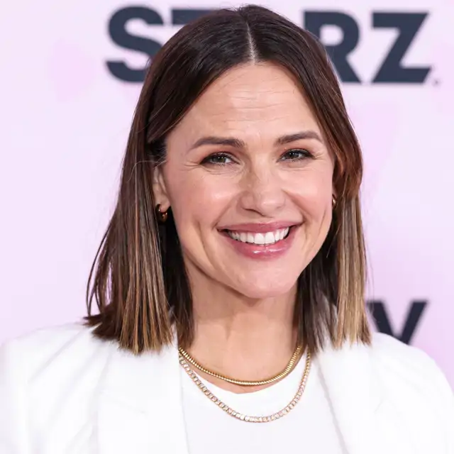 Jennifer Garner (53 años): “A medida que envejeces, la piel se vuelve más seca y hay que retener la mayor cantidad de humedad. Eso se consigue con el ácido hialurónico”