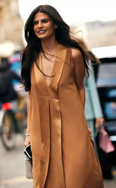 Más allá de Zara y Mango: 5 vestidos de invitada largos y sin mangas recién llegados que están triunfando para bodas 