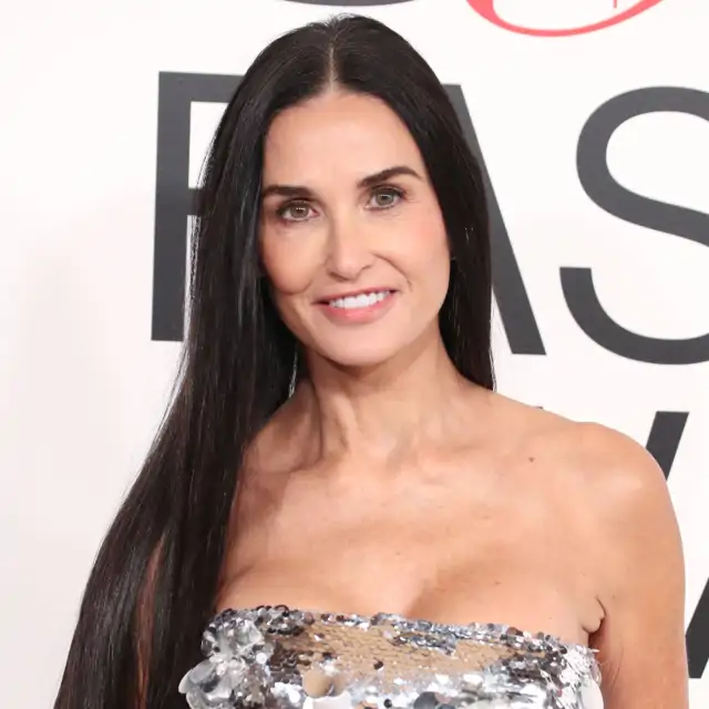 Demi Moore (62 años): "Si no tengo que ir a ningún sitio, no aplico calor y no lavo a menudo el cabello"