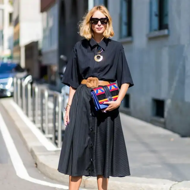 Me he probado más de 50 faldas este verano y me quedo con esta midi de Massimo Dutti que disimula barriga y se lleva con sandalias 