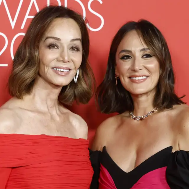 Tamara Falcó: “Mi madre me ha enseñado que hay que desmaquillarse siempre. Ella se pone frente al espejo y empieza por el escote, como hacen en las cabinas”