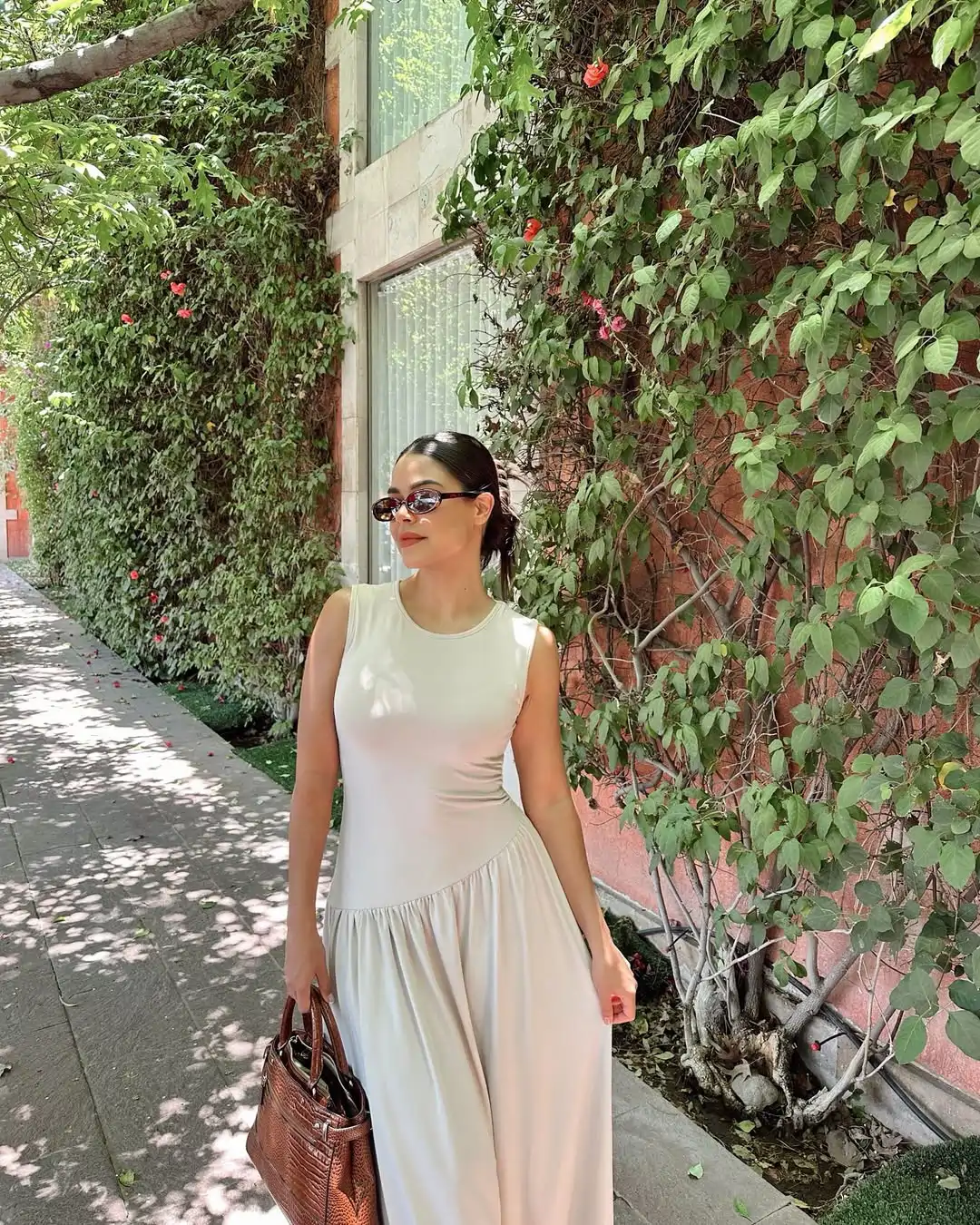 vestido nude