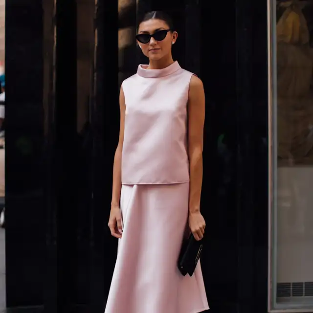 10 faldas satinadas de Zara muy elegantes que te pondrás tanto de día como de noche para looks arreglados