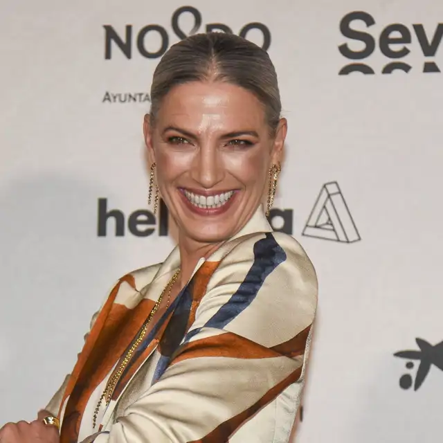 Laura Sánchez (43 años): "Me he dejado el pelo con canas porque a mí me apetecía y si no me quiero teñir, que cada uno haga lo que quiera"