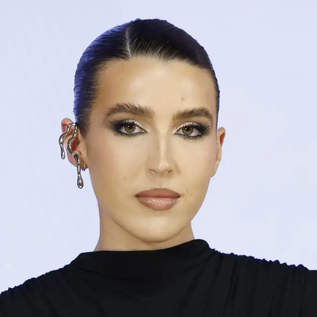 Alba Díaz, hija de Vicky Martín Berrocal: "Es posible conseguir un efecto lifting con dos correctores, yo dibujo la cara con el oscuro y luego aplico el claro"