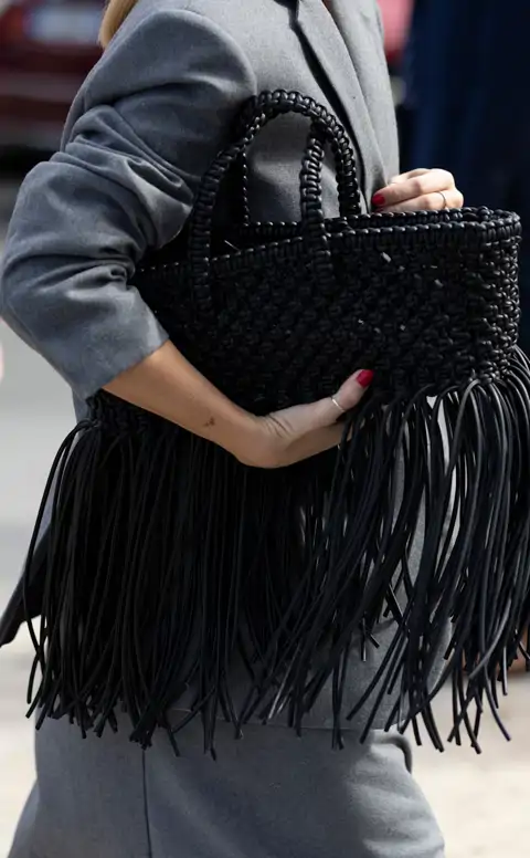 9 accesorios que se han convertido en imprescindibles de verano de las mujeres más elegantes (VÍDEO)