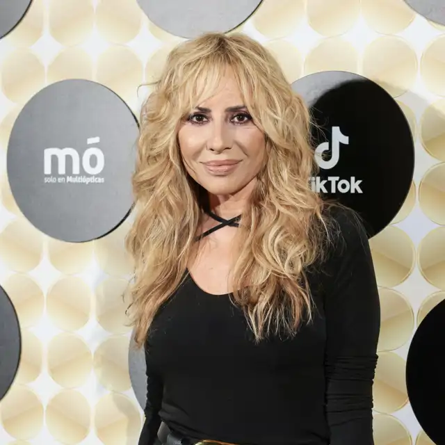 María Baras, peluquera de Marta Sánchez (59 años): “Lleva un precioso corte Shag con flequillo que, además de rejuvenecer, aporta mucho rollo y personalidad”