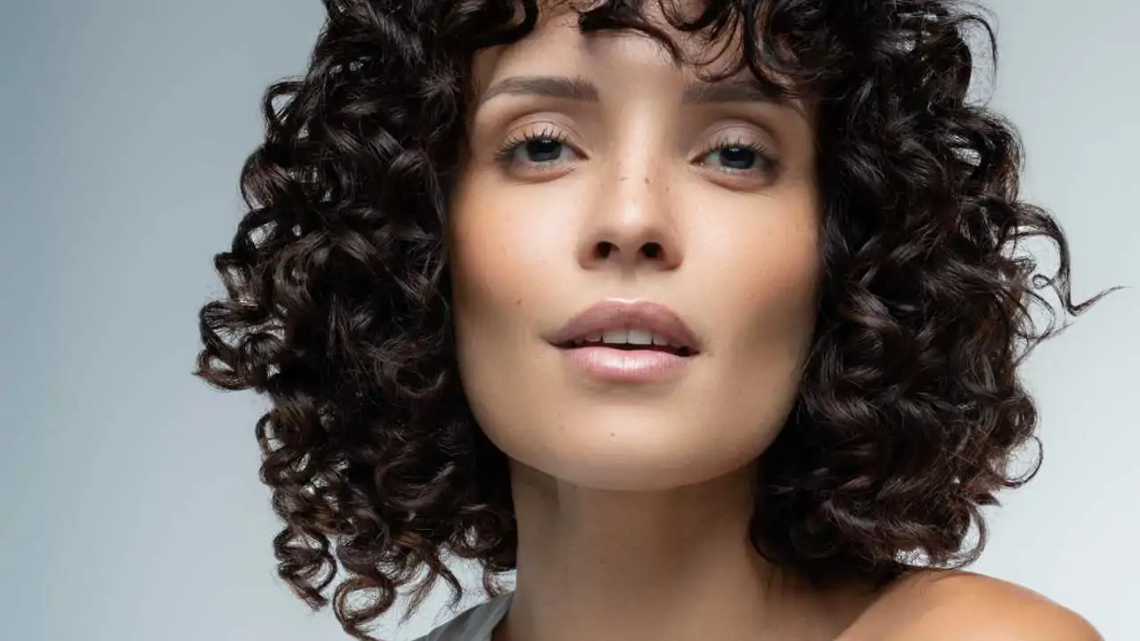 Tips para usar el acondicionador sin aclarado: el producto clave para eliminar frizz e hidratar la melena en verano