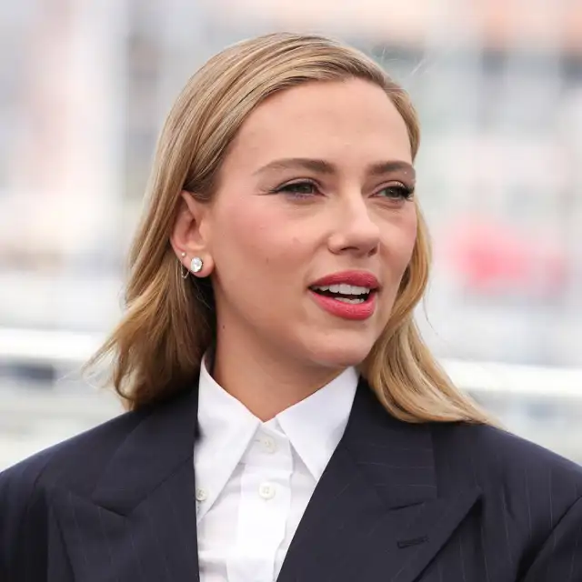 Scarlett Johansson (40 años): “Con la edad, la textura de mi cabello ha cambiado... siento que de repente tengo el cuero cabelludo seco, antes no me pasaba”