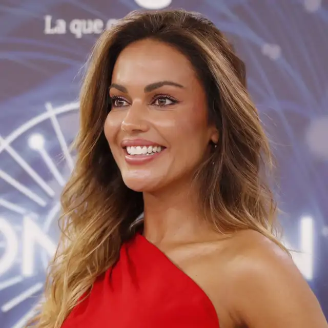 Lara Álvarez (39 años): “No es un secreto que tenga manchas de sol en la cara. En unas semanas utilizando thiamidol de manera constante, he notado que la pigmentación disminuye”