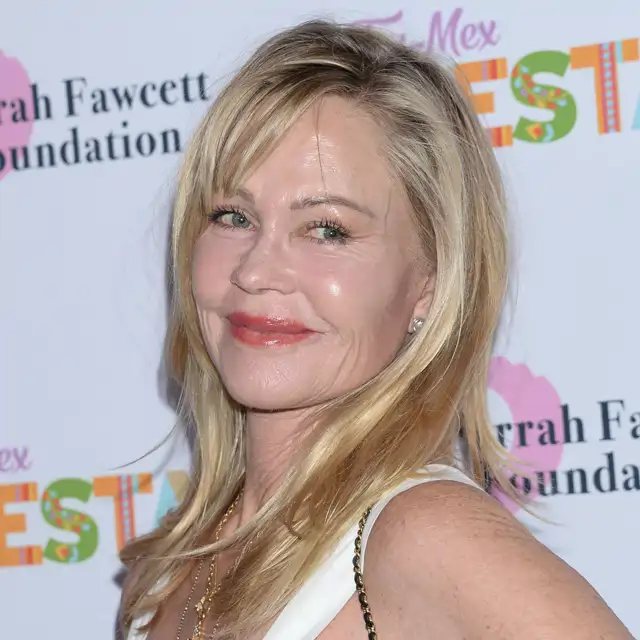 Melanie Griffith (67 años): "Mi madre siempre se cuidaba impecablemente, así aprendí yo a cuidar mi piel. Por la mañana, uso aceite y crema ligera y por la noche, aceite con una crema rica”