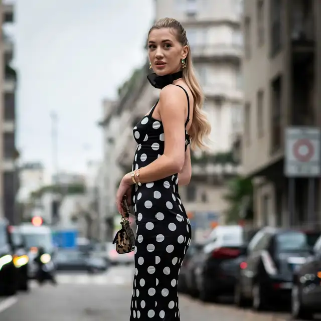Ni rayas ni flores: el estampado del verano son los lunares y Lefties tiene el vestido elegante que hace efecto tipazo y queda ideal con cuñas por menos de 20 euros