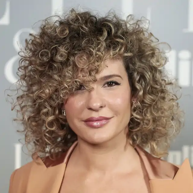 Sheila Casas (37 años): "Un error que hacía con mis rizos era arrastrar para mojarlos o retirar el champú. Hay que cambiarlo por el método pulsing”