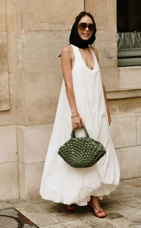 10 vestidos ibicencos de Zara elegantes y que resaltan el bronceado este verano: ideales para lucir con sandalias y capazo