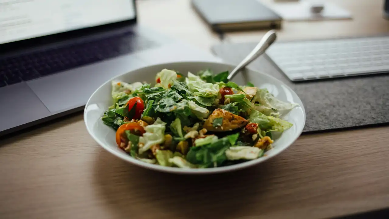 La fórmula secreta para hacer tus ensaladas más equilibradas, variadas y completas (VÍDEO)