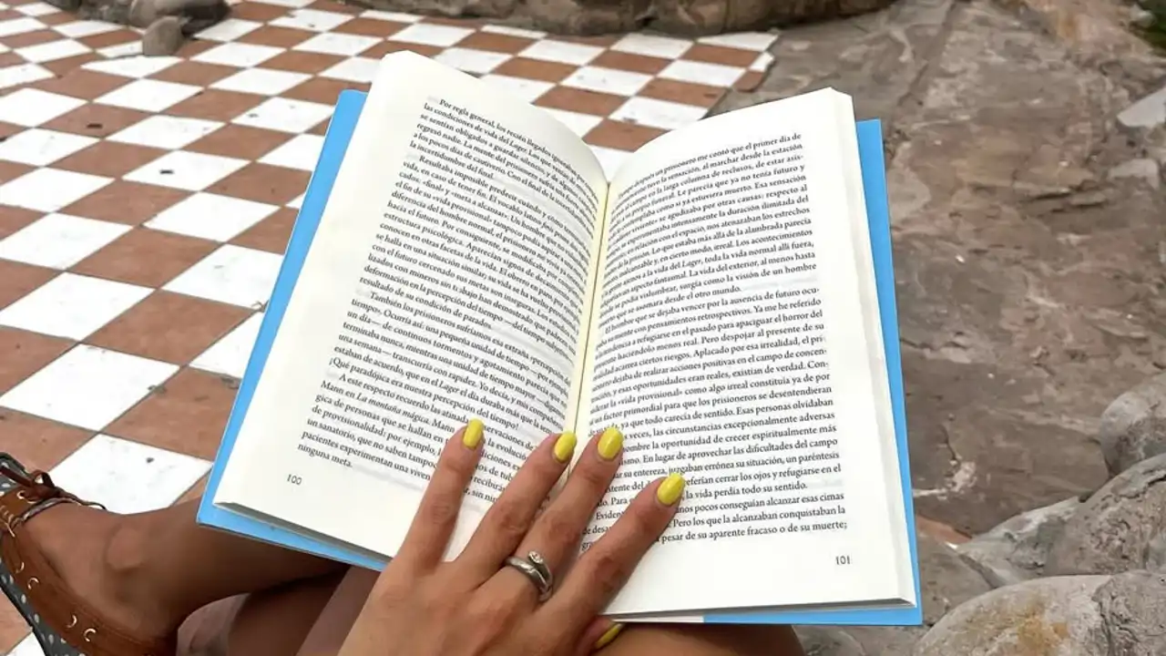 10 libros de romance llenos de pasión y súper adictivos para empezar a leer este verano (VÍDEO)