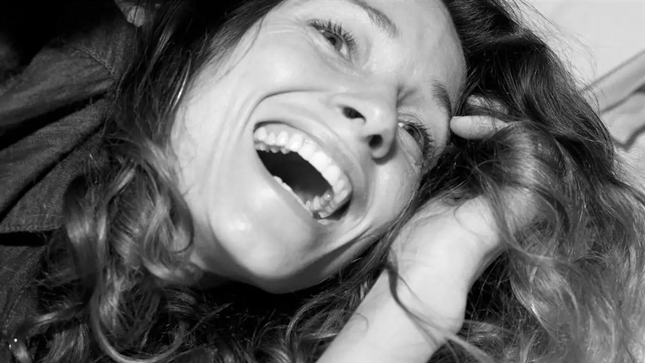¿Eres una persona feliz? La respuesta es sí si tienes alguna de estas 10 cualidades (VÍDEO)
