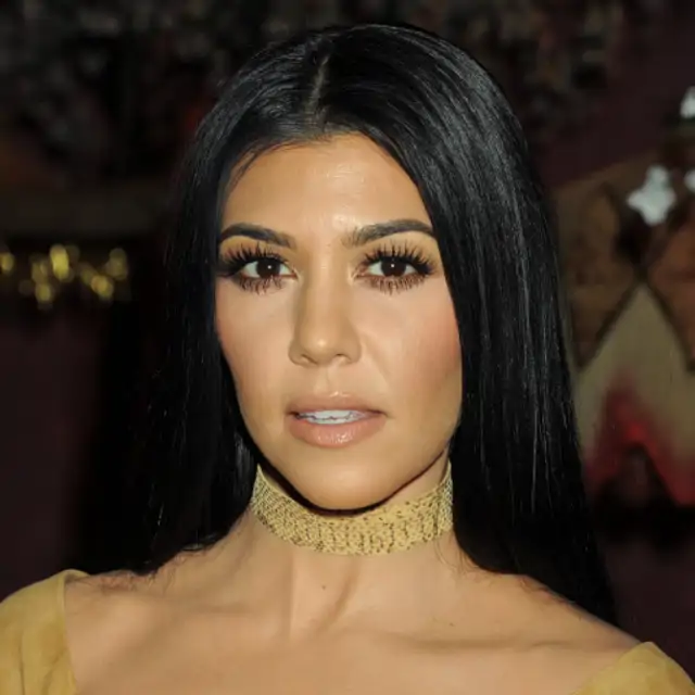 Kourtney Kardashian (46 años): "Usar vinagre de manzana equilibra naturalmente el pH del cabello y lo deja realmente limpio y brillante”