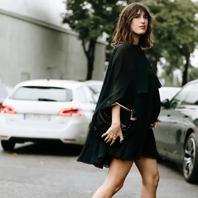 Mido 1,57 y he encontrado 5 vestidos en rebajas de Zara que son perfectos para llevar con sandalias planas este verano: elegantes y fresquitos