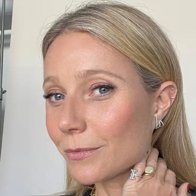 Gwyneth Paltrow (52 años): "Una de las cosas que realmente he aprendido es lo importante que es cuidar bien la piel desde adentro hacia afuera. Y eso significa hidratación y ejercicio"